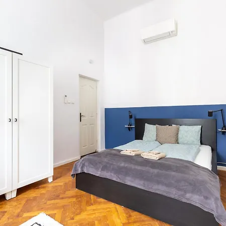 R61 Rakoczi 아파트