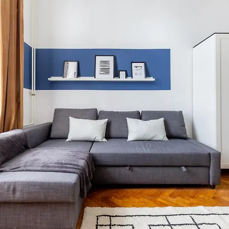 R61 Rakoczi Apartament *