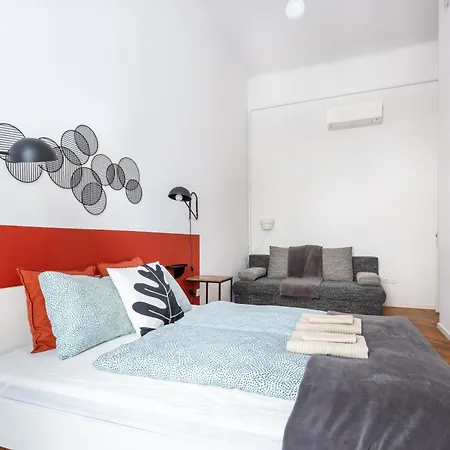 R61 Rakoczi Apartament *